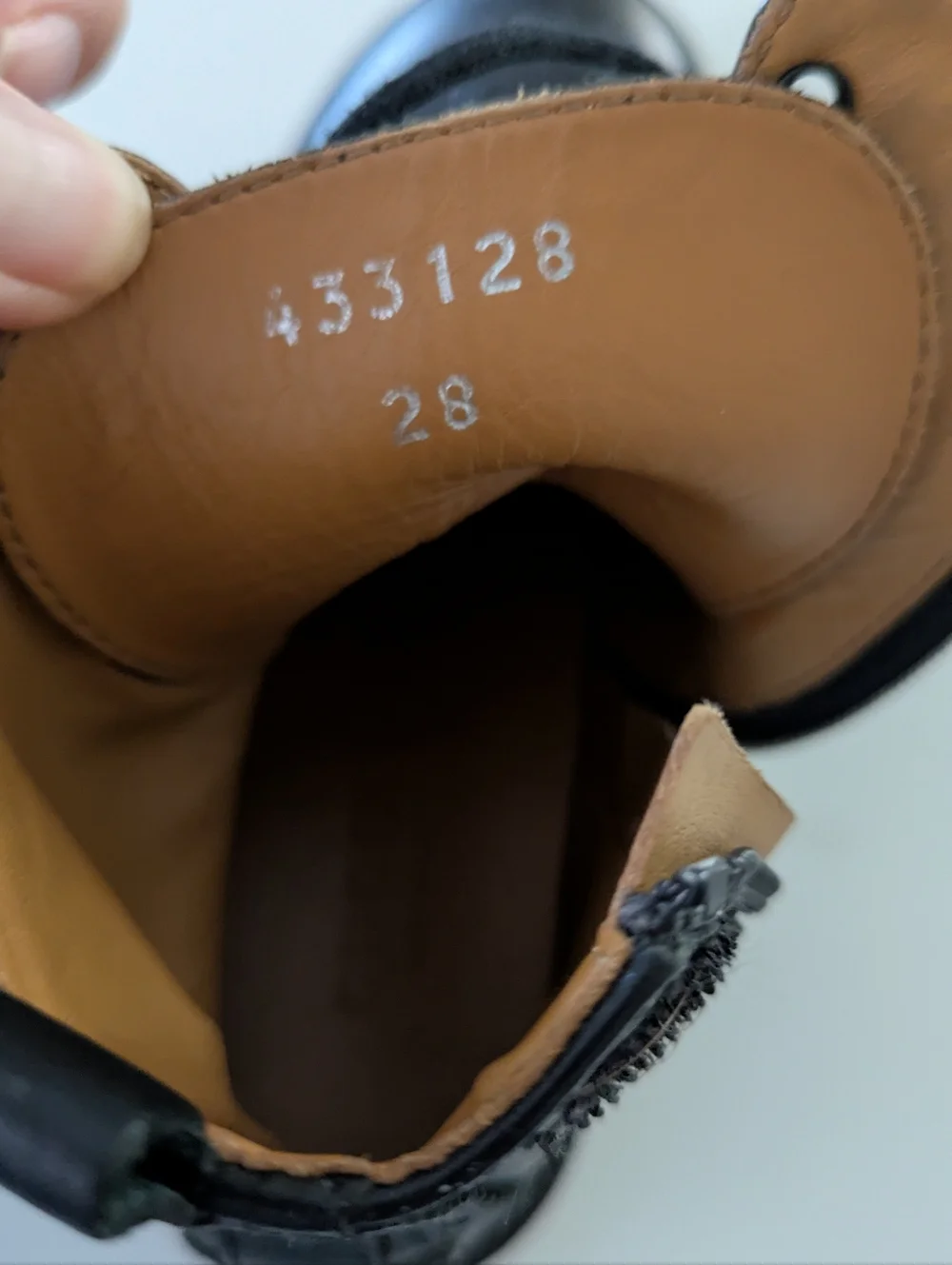 Authentic Gucci Kids Black Leather Web Stripe Wingtip Boots EU 28(US 11)